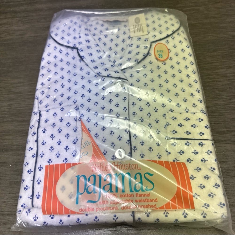 Vintage Ashley & Houston White Cotton Flannel Pajama Set with Blue Print size 36